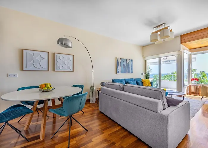 Berengaria Court - Sea Views 2bdr شقة