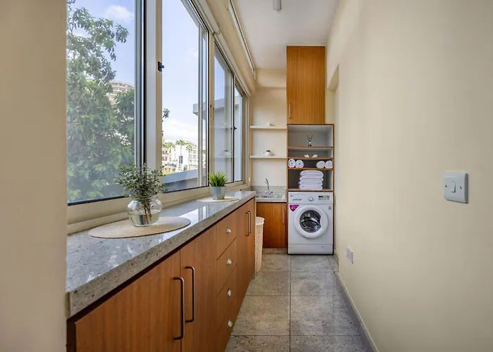 Berengaria Court - Sea Views 2bdr شقة