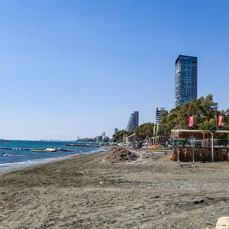 Berengaria Court - Sea Views 2bdr דירה